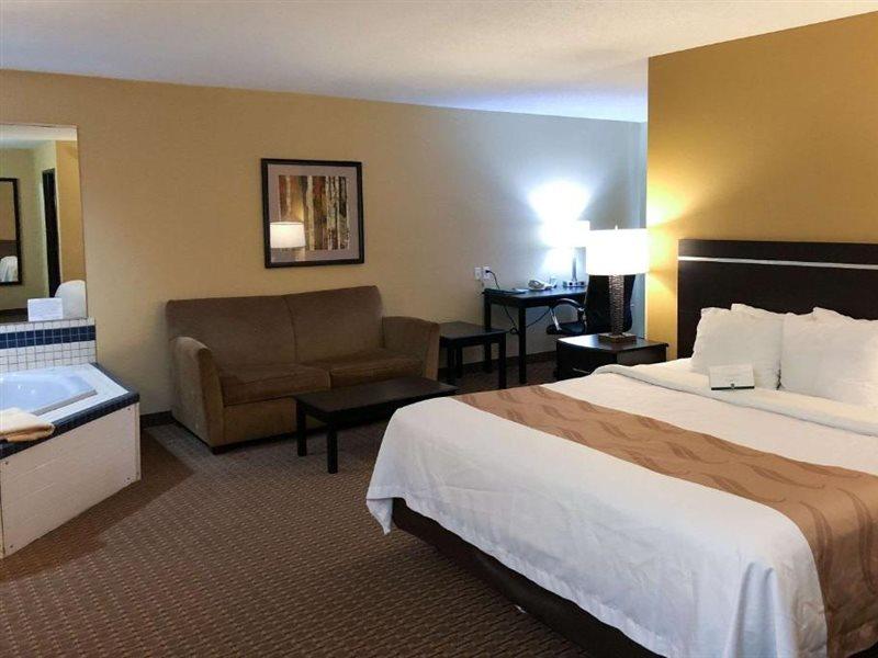 Quality Inn & Suites Sun Prairie Madison East Exterior photo