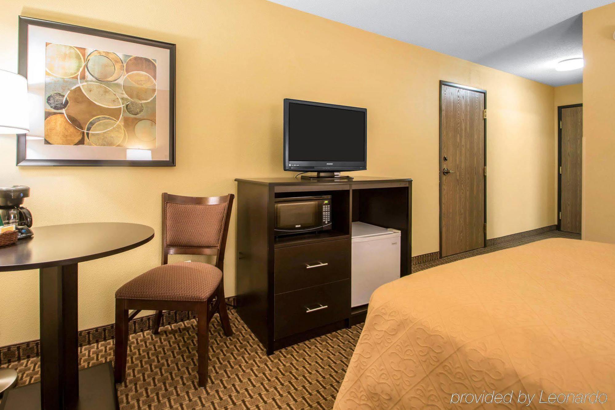 Quality Inn & Suites Sun Prairie Madison East Exterior photo
