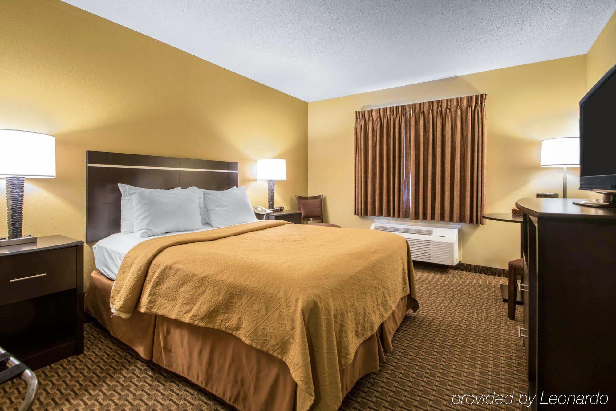 Quality Inn & Suites Sun Prairie Madison East Exterior photo