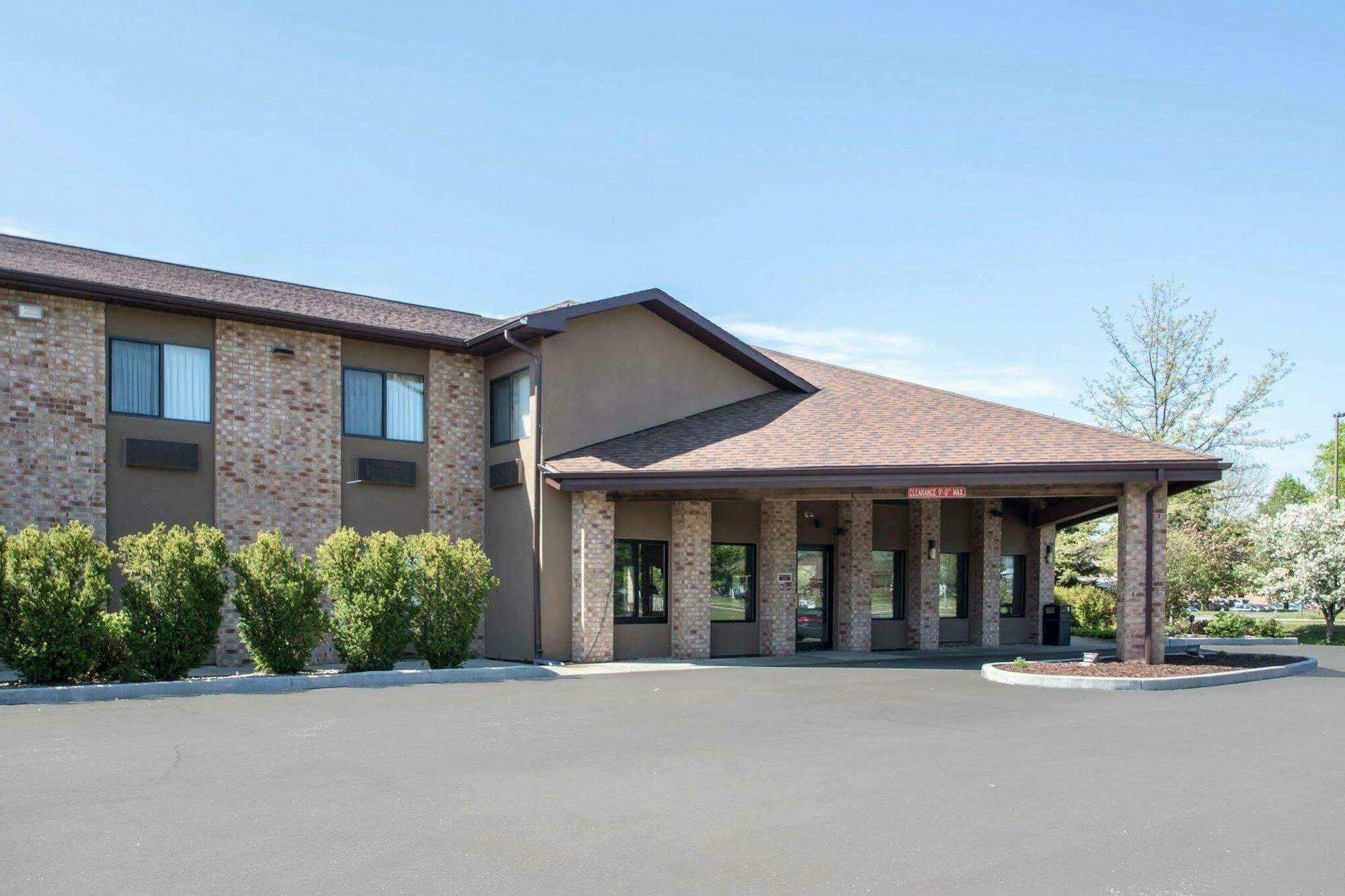 Quality Inn & Suites Sun Prairie Madison East Exterior photo